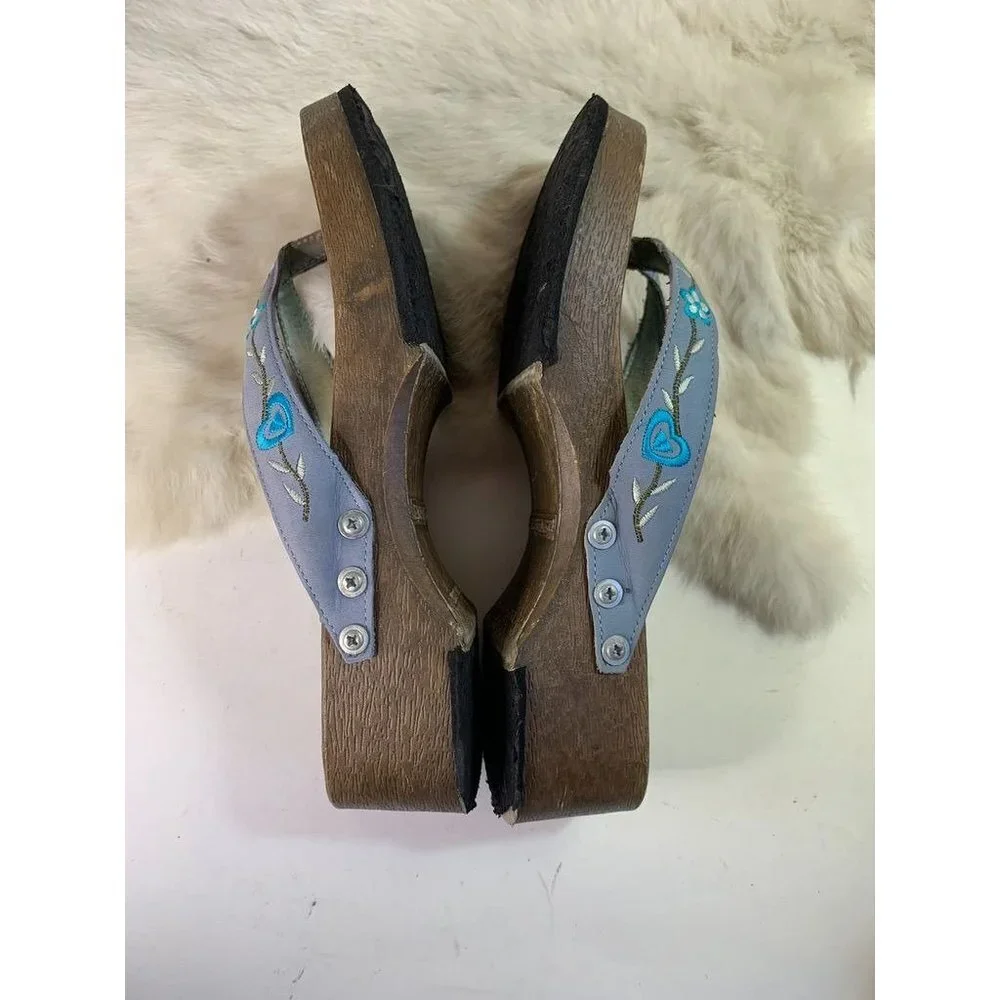 Vintage Y2K Chunky T-Strap Sandal Clog Embroidered Periwinkle Strap Size 7 - Picture 6 of 9